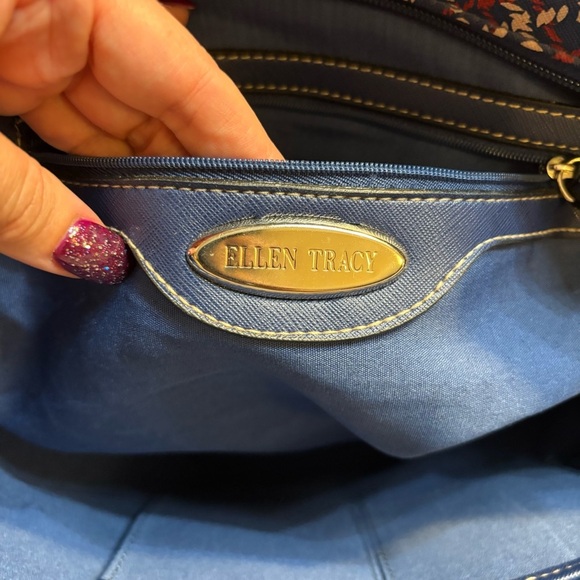 Ellen Tracy Tote Navy and Cream Geometric pattern Vinyl-feel Silver Hardware - Picture 15 of 16